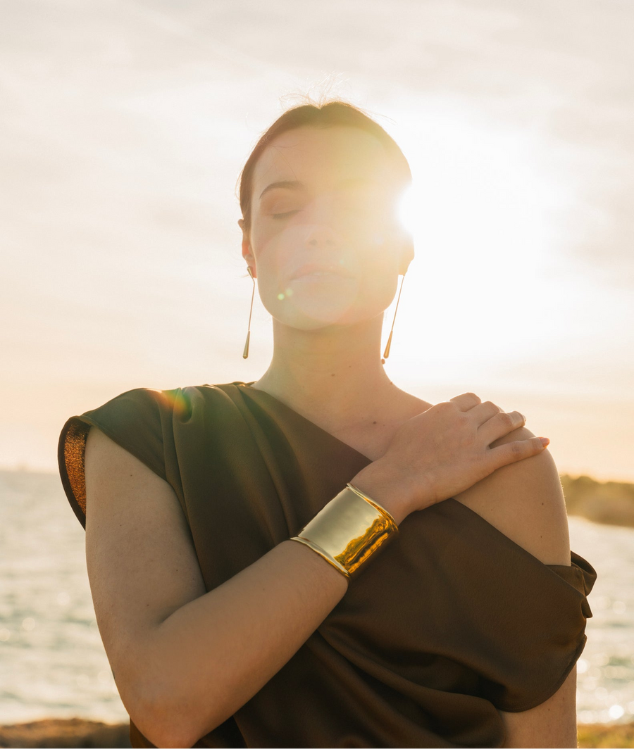 Atardecer sobre el mar que inspira la esencia de ETERNA